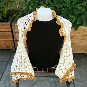 Shrug made of bamboo, cream color with camel color